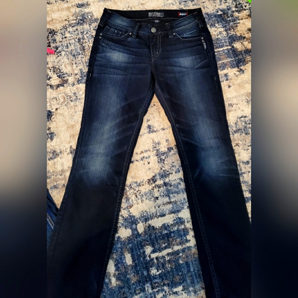 Silver jeans Suki size 30. Look to be like new.